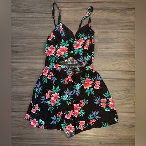 Floral Hollister xs romper